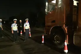 严查渣土车，交警20天整治1699辆图片