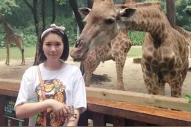 跟朋友去野生动物园 没想到一回头就看到图片