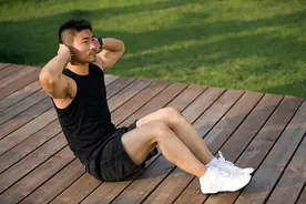 瘦腰、练腹肌，“卷腹”比“仰卧起坐”更有效图片