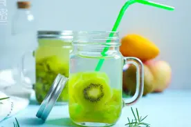 自制奇异果冰饮，奇异的冰爽夏日