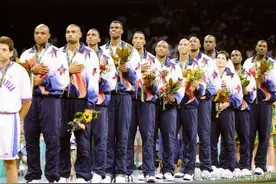 奥胖+大梦+罗宾逊+马龙+巴克利 梦三的内线组合对手如何破？图片