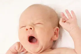 孩孩子出生后，亲爹成了干爹，你家的中枪了吗？图片