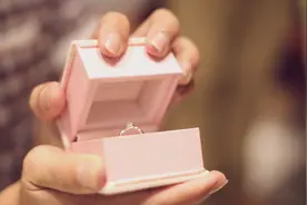 为什么一枚带钻石的戒指才是女生最想要的求婚戒指？图片