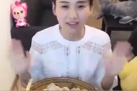 东北女孩15分钟竟吃一百个水饺2瓶矿泉水，太能吃图片