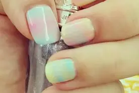 夏日美甲，怎么鲜艳怎么来~还是自己在家做图片