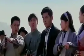 美女给鬼子“拍照”视频封面