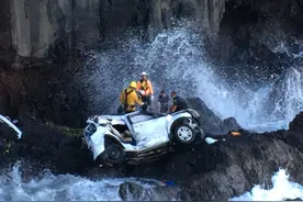 双胞胎姐妹开车坠崖，其中一人奇迹生还，却因谋杀被逮捕图片