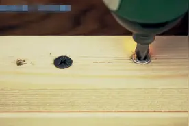 螺丝钉磨损严重并非没得救，利用橡皮筋再也不担心这问题图片