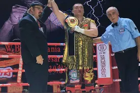 张君龙两回合摧毁巴西重炮手, 强势卫冕WBA大洋洲拳王金腰带图片