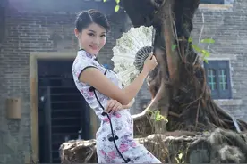 折扇旗袍古典女子图片