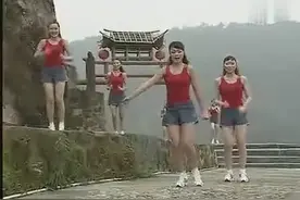 怎么样减肚子上的肥肉_kitty有氧健身操图片