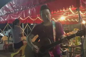 农民小伙吉它弹唱我的好兄弟，原唱的翻版呀图片