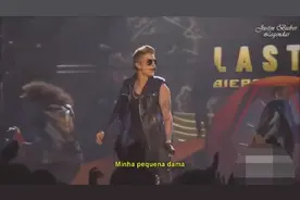 贾斯汀比伯奇特的出场方式让粉丝疯狂，边唱边跳看好成为天王！图片