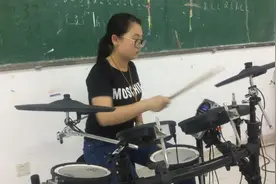 本来《好日子》就是一首带感音乐，配上架子鼓，更能吸引人！图片