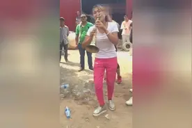 用鼻子吹唢呐的女人 看来高手都在民间啊！图片