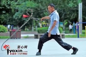 31斤铁鞭“大侠”舞得轻松图片