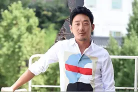 [MD PHOTO] 韩国艺人河正宇首尔某咖啡店接受媒体采访图片