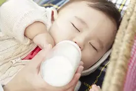 如何帮助宝宝戒除奶瓶图片