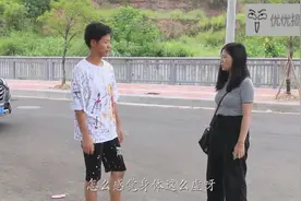 妹子说小伙身子虚，小伙死活不服气，非要证明给她看，笑喷视频封面