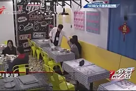 漂亮女孩面试被导演要求试戏，旁桌女孩勇敢站出将其保护！视频封面