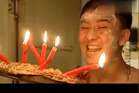 六个儿子都忘记给妈妈买蛋糕，唯独痴傻的小儿子记得，妈妈哭了！视频封面