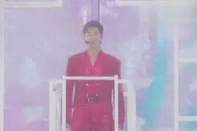 东方神起2018日本演唱会现场展现雨中斗魂的两人真的太帅气了视频封面