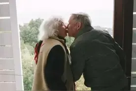看看国外那些老夫妻，这才是对爱情的完美诠释。图片