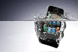 手机进水不要慌，几个方法帮你忙！图片