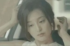 爆笑GIF：最喜欢女人撩头发，那一瞬间真的很迷人！图片