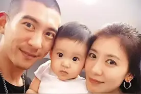 修杰楷育儿工作一肩挑，男神变暖爸图片