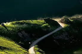 独库公路遭遇泥石流 独山子至乔尔玛路段实行交通管制图片