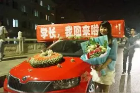 学长，我回来了！美女学妹开豪车校园求婚，终抱得美男归图片