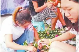 情人节你送给女友的蓝色妖姬大揭秘，真相在这里！图片