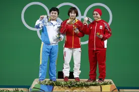 里约奥运会——举重：中国选手向艳梅获得女子69公斤级冠军图片