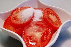 有多久没有再吃过小时候常吃的西红柿拌白糖了，你还记得多少？图片