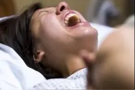 生娃是什么感觉？五种表情包和尴尬，90%生过娃的妈妈都说准！图片