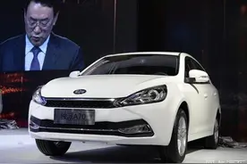 一汽旗下全新紧凑三厢家轿来袭，只看了一眼就被彻底迷住了！图片