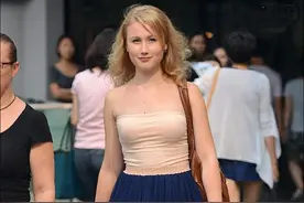 街拍：一组北京街头有颜值、有气质的中外时尚美女街拍图片