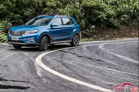 荣威RX5互联网汽车人气爆表 马云打造的黑科技完胜韩系SUV图片