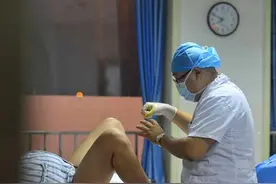 真实记录妇产科男医生的辛苦工作过程，让人感慨不已图片