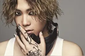 跑偏的偶像：韩国男星李弘基痴迷美甲，顺便拿了个美甲大赛的冠军图片