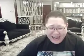 PDD化身灵魂画师，笑笑五五开躺枪图片