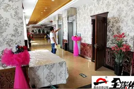 公用电梯被“圈”用，商户乘电梯像从“别人家”出来图片