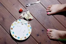 食物掉在地上5秒之内，还可以捡起来吃？这个规则可信么？图片