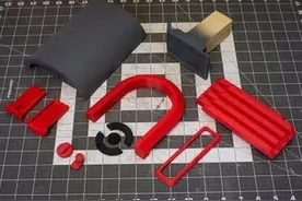 国外现3D打印口袋妖怪中心，12部手机同时抓精灵图片