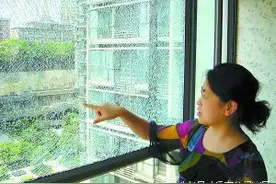 武汉封阳台 钢化玻璃炸裂真相图片