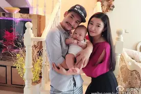 文松孩子百日晒娇妻幸福照，网友：哥，需不需要经纪人？图片
