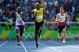 博尔特又玩上了，这回不仅放水还秀基情！图片