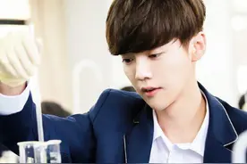 鹿晗脱衣服张艺兴加戏，不当心机boy怎么玩综艺图片