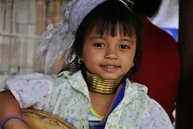 实地探访泰国长颈族，女性脖子套铜圈，以长颈为美图片